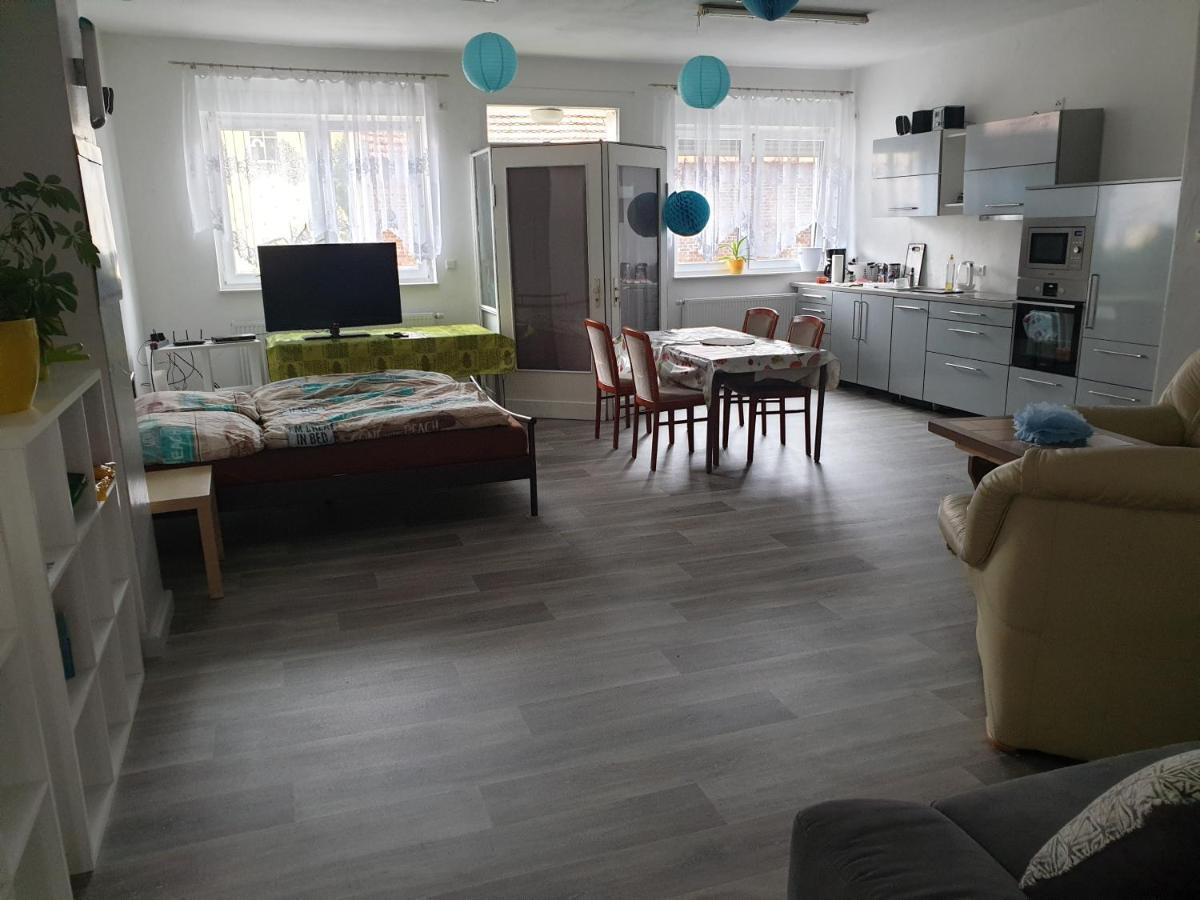 Einraum-Ferienwohnung 46M2 Eisenhuettenstadt-Diehlo Exterior photo